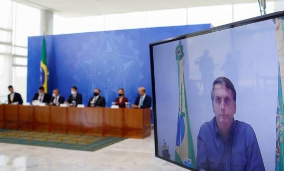Bolsonaro participa de reunión virtual de gabinete 