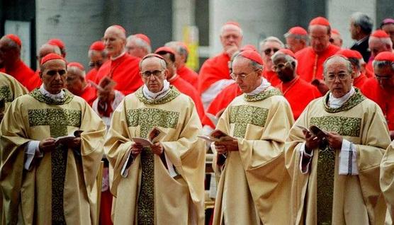 El arzobispo Claudio Hummes encabeza la crítica nota
