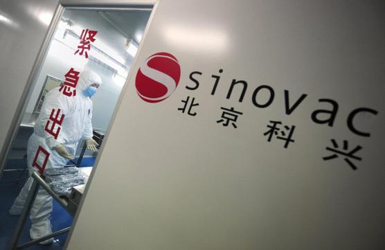La vacuna china Sinovac ya se aplica en Brasil