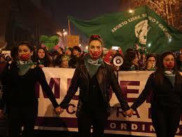 Chilenas en manifestación a favor de la liberalización de la interrupción voluntaria del embarazo y