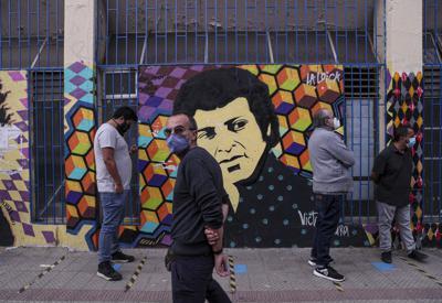 Mural del compositor chileno Víctor Jara, torturado y asesinado durante el régimen del brutal dictador  Augusto Pinochet