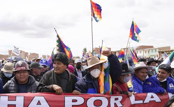 Morales, Arce y Choquehuanca encabezan la marcha hacia La Paz